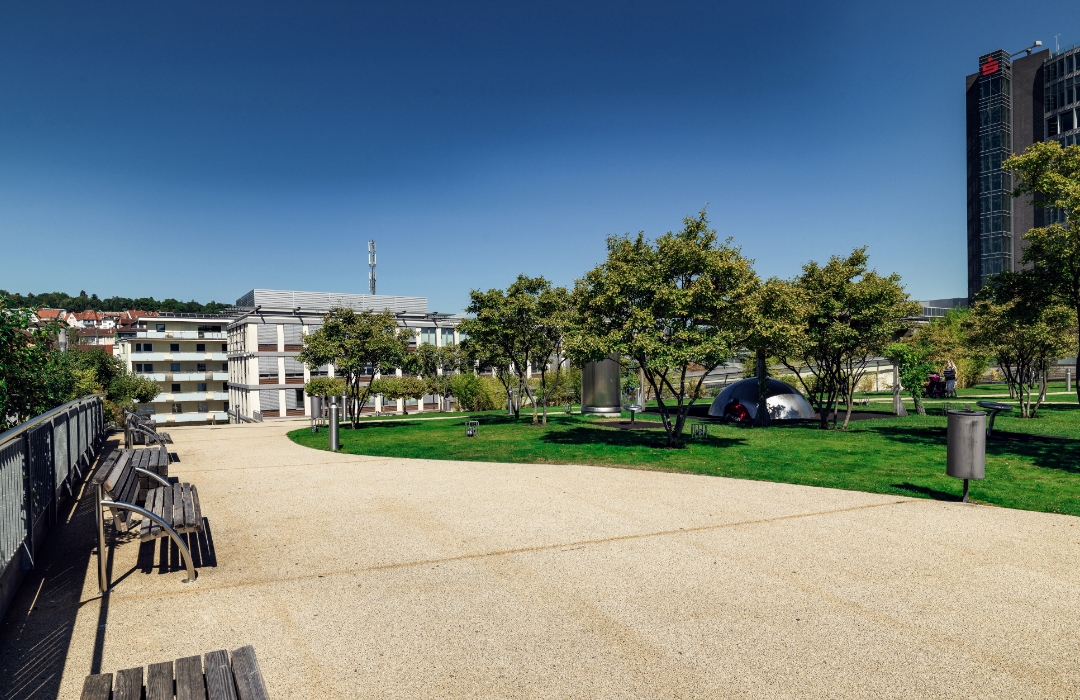 Aussenanlage der Schlössle-Galerie Pforzheim mit Gehwegen von Terraway®