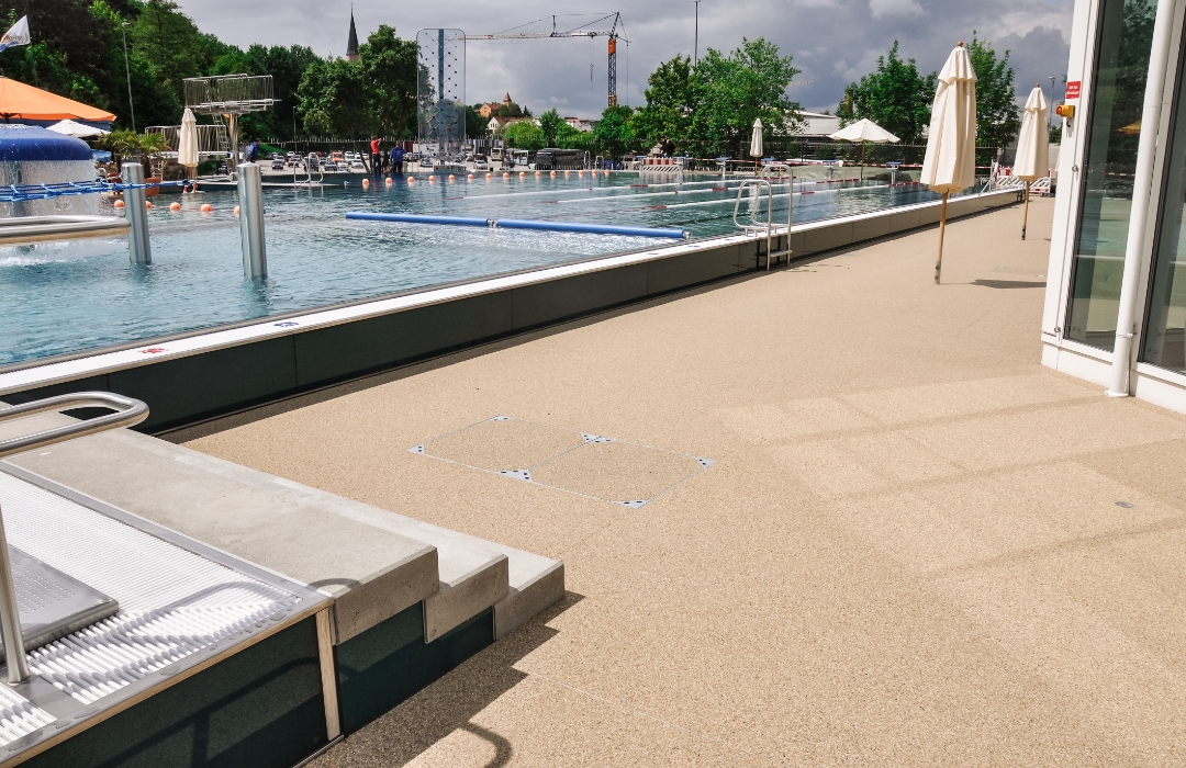 Freibad Dingolfing: Bereich um Becken mit Terraway®-Belag