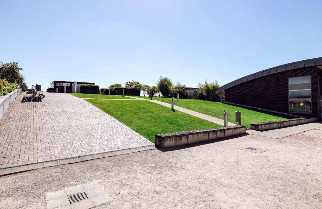 Aussenanlage der Schlössle-Galerie Pforzheim mit Gehwegen von Terraway®