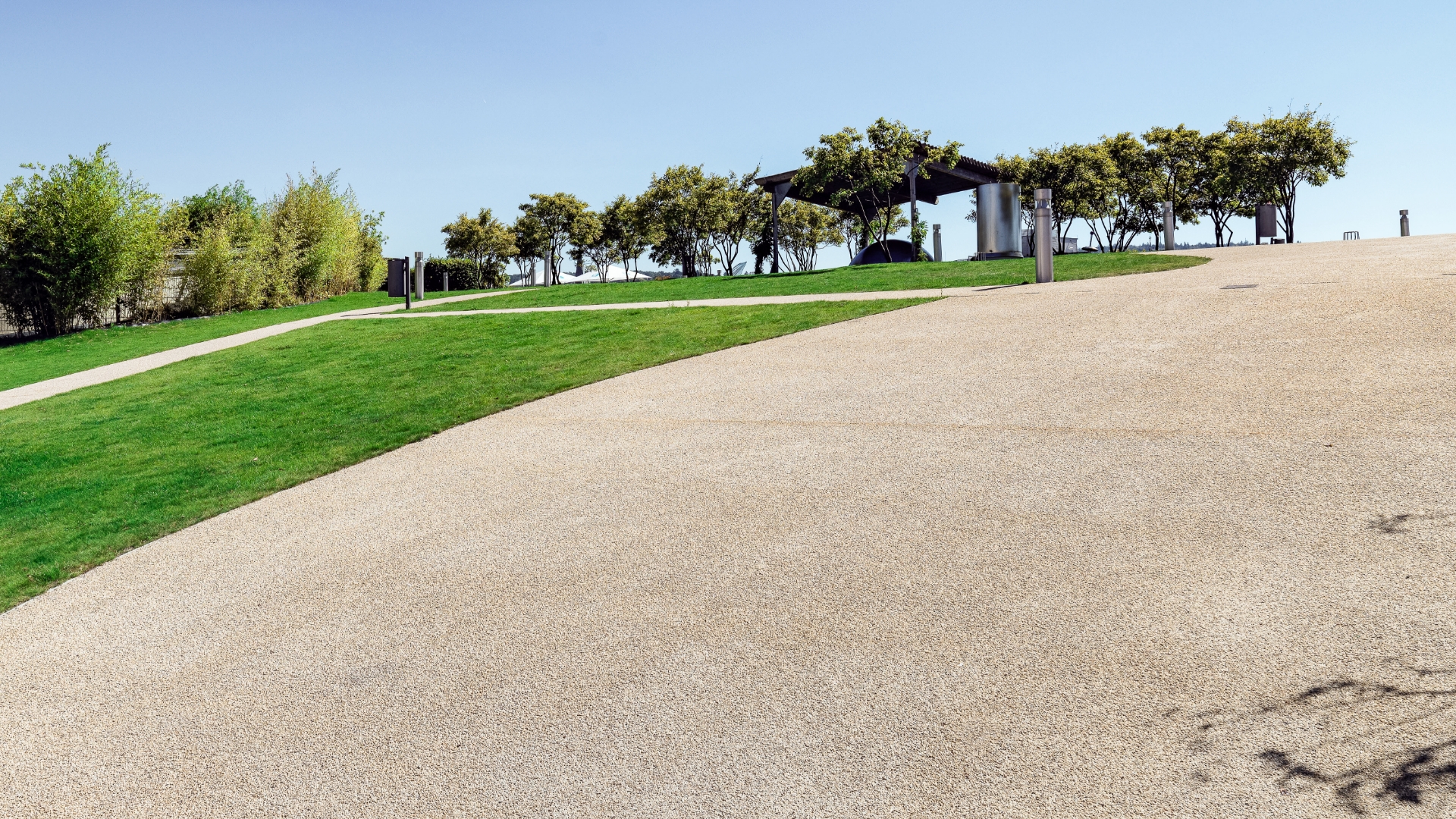 Aussenanlage der Schlössle-Galerie Pforzheim mit Gehwegen von Terraway®